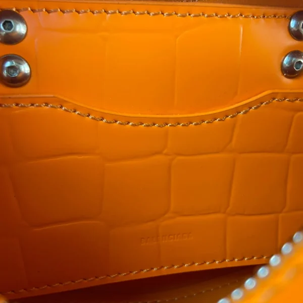 Balenciag Size: 18cm
