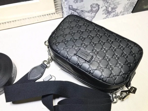 Model: 574886 Size: 24.5x15x7cm