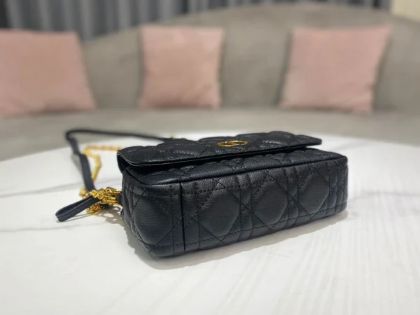 Caro Chain Clutch Bag Size:17.5*10.5*5cm