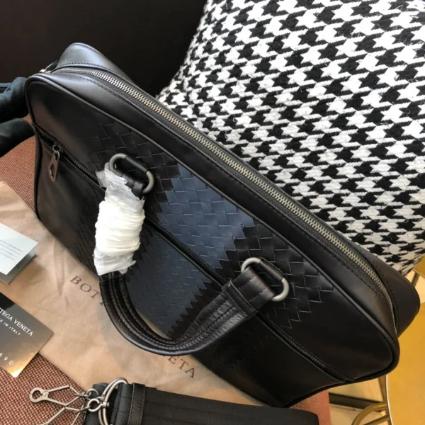 BV Briefcase Size: 38cm Black