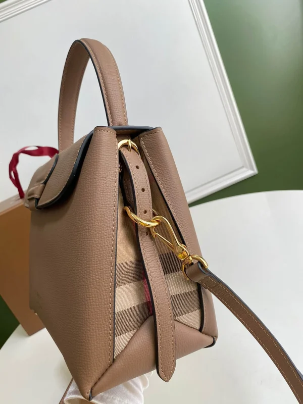 Calfskin bag Size:W25.5*H29*D10cm Code:400123