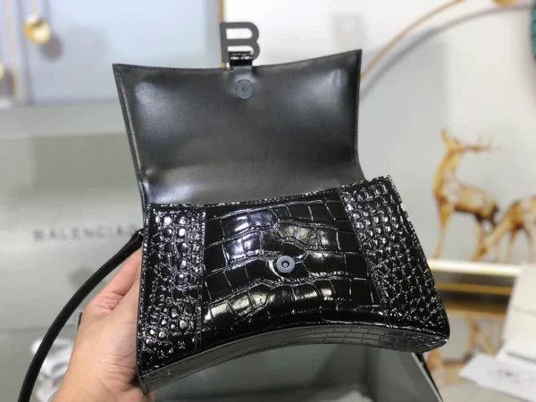 Balenciaga Paris Model: 23x10x24cm Size: 19x8x21cm