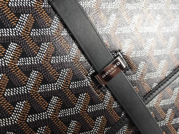Belvdre Single Strip Messenger Bag Model: GY020183 Size: Large 28Cm