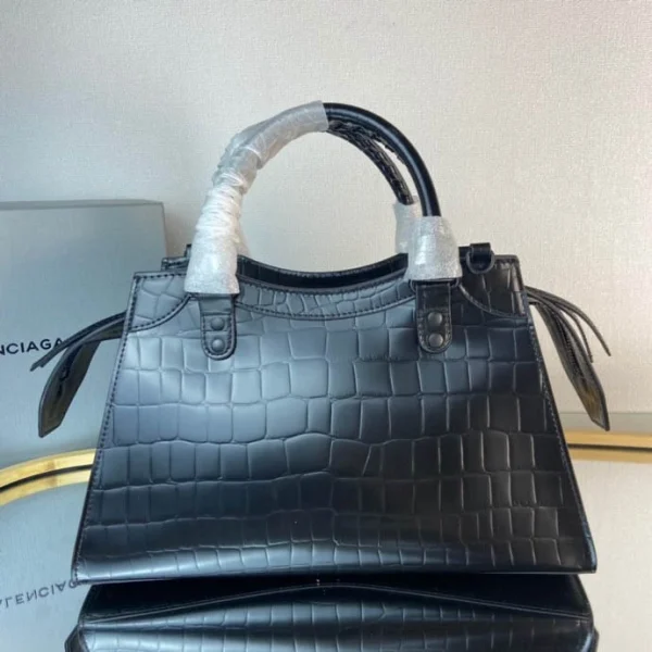 Balenciag* Neo Classic Casual Bag Size: 18cm
