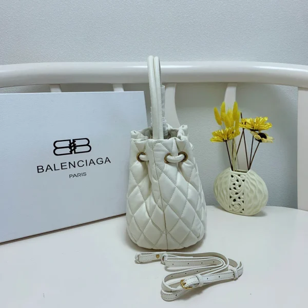 Balenciaga bucket bag Model: A98