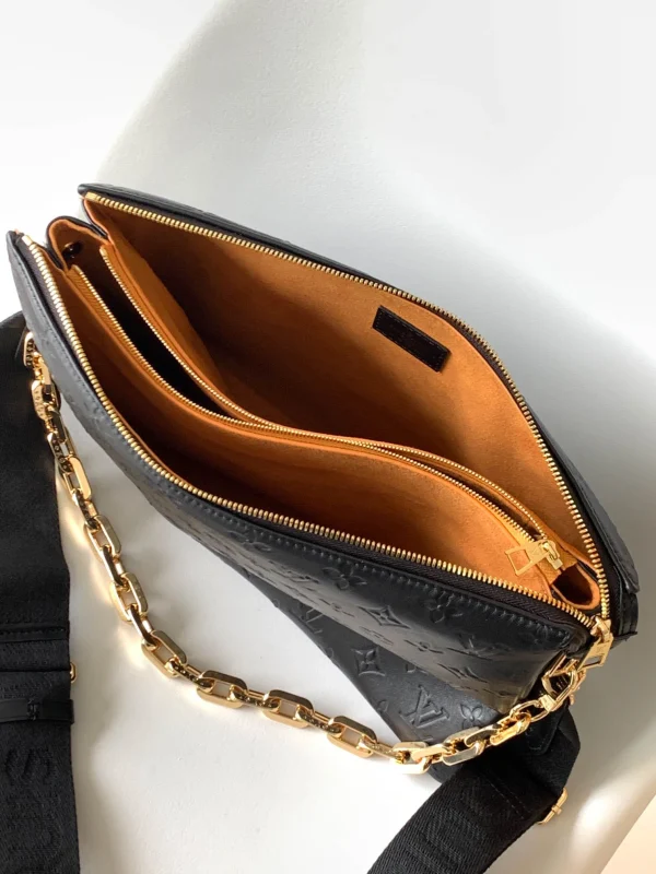 Louis Vuitton Size: 34 x 24 x 12 cm