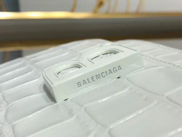 Balenciaga Model: LG-10702