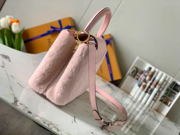 Louis Vuitton Size: 31.5 x 20 x 11 cm