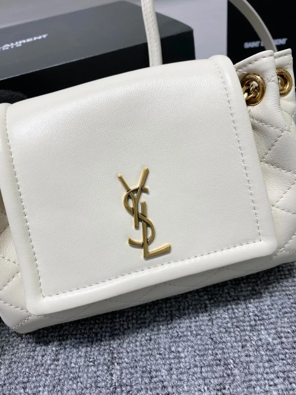 Lambskin Size: 18x13x6cm Code: 672838