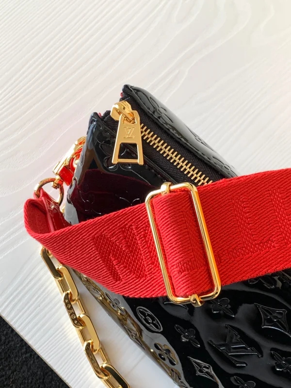 Louis Vuitton Size: 26 x 20 x 12 cm