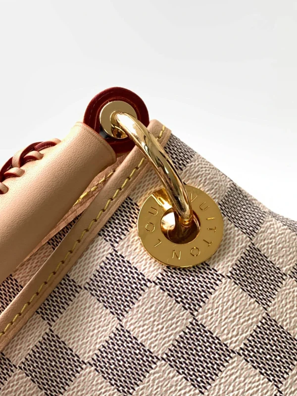 Louis Vuitton Size: 46 x 32 x 24 cm