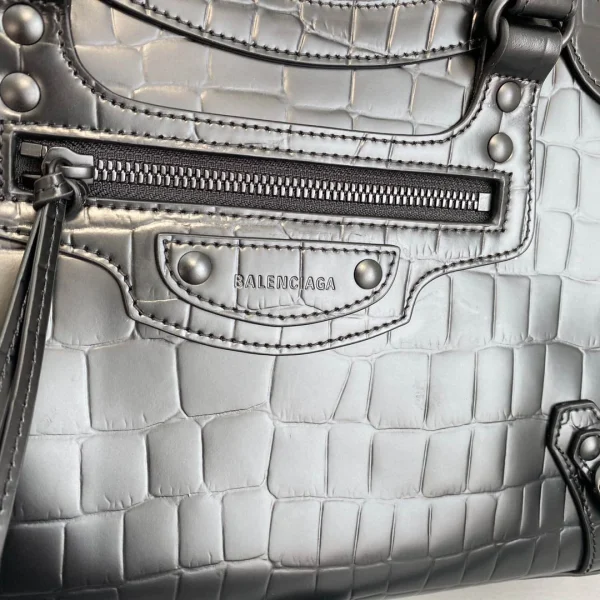 Balenciag* Neo Classic Biker Bag Size: 1991 Medium: 25*33*13*20cm