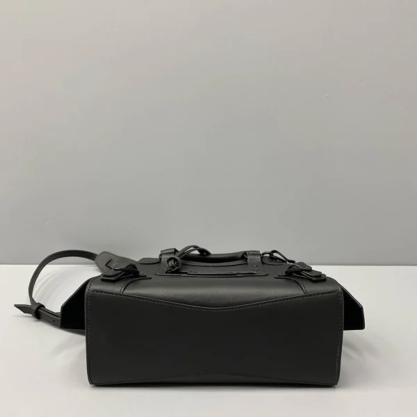 Model: 1992 Size: 16.5*22*9*14.5cm