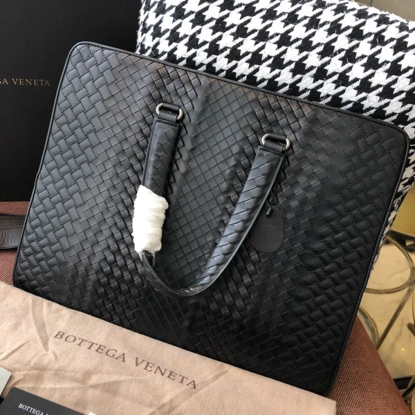 BV Briefcase Size: 43cm Black
