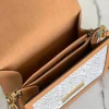 Louis Vuitton Size: 25 x 17 x 10.5 cm