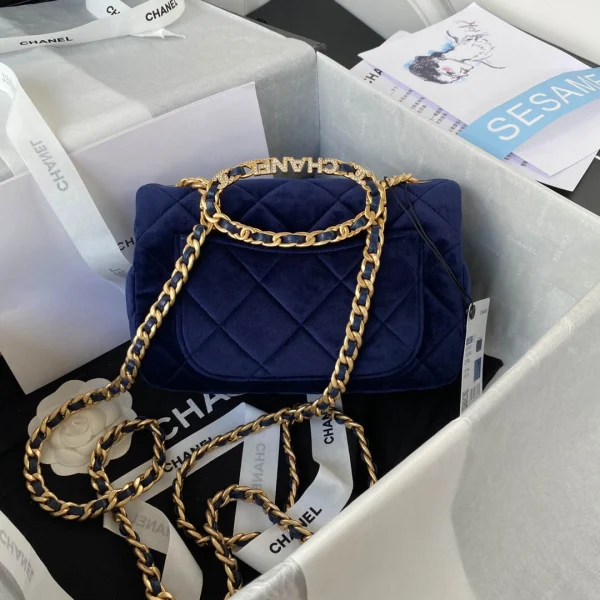 AS3450 Handbag with Diamond Chain Size: 20cm