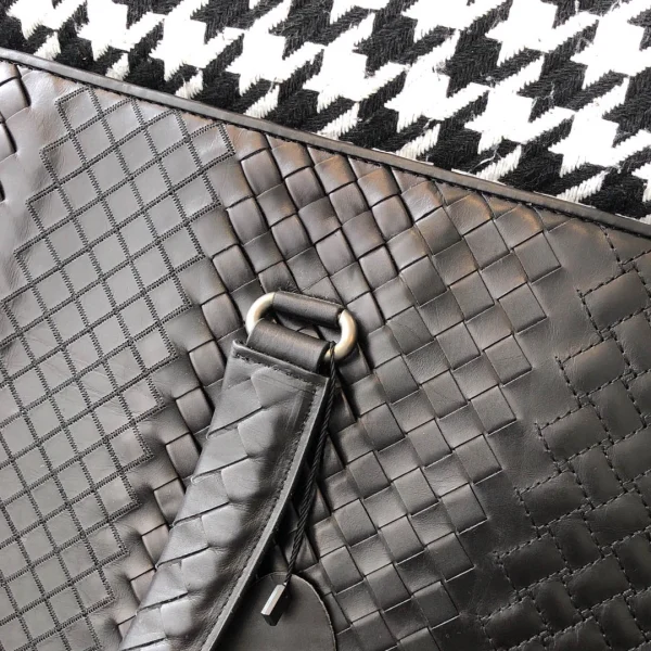 BV Briefcase Size: 43cm Black