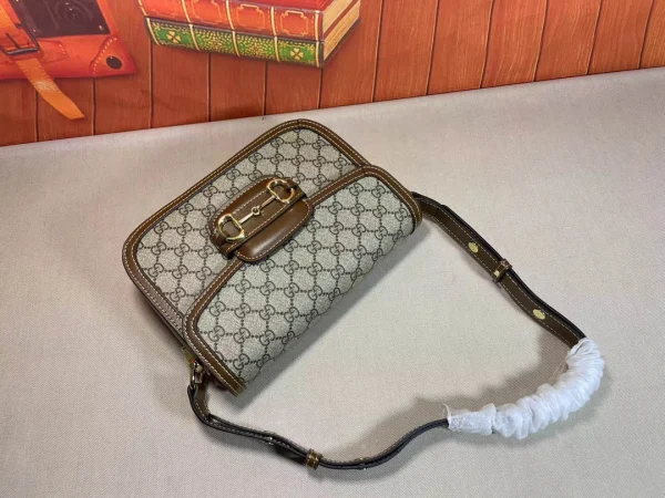 2020 Early Spring Series Model: 602204 Size: 25*18*8cm