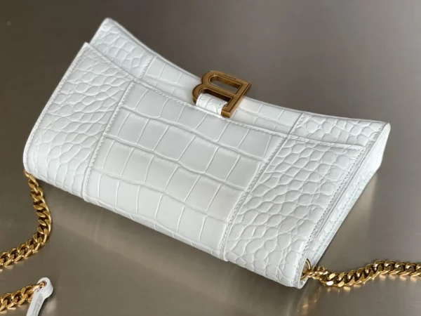 Crossbody bag Model: 198 Size: 22x13x5cm