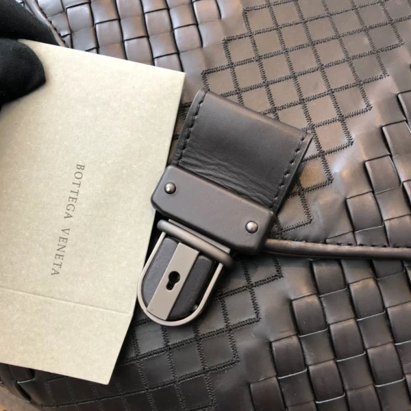 BV Briefcase Size: 40cm Black