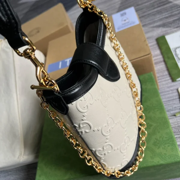 Model: 675788 Size: 25x21x9cm