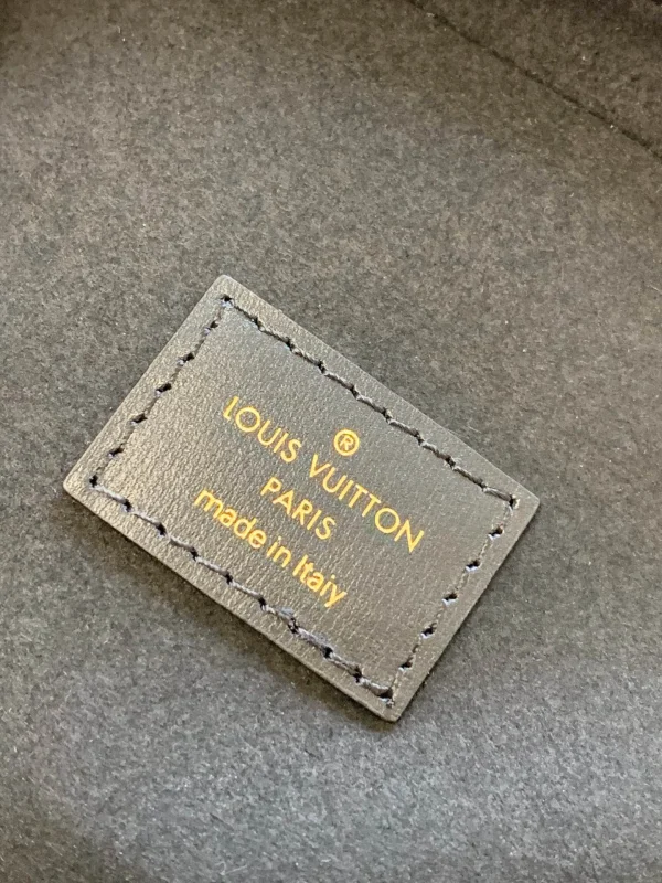 LV Model: M45165 Size:19*13*11cm