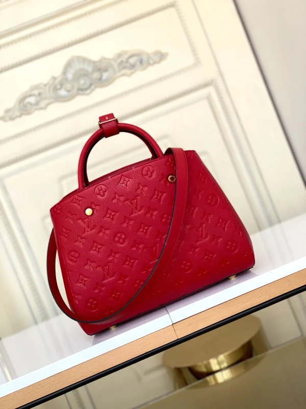 Louis Vuitton size: 33x23x15cm