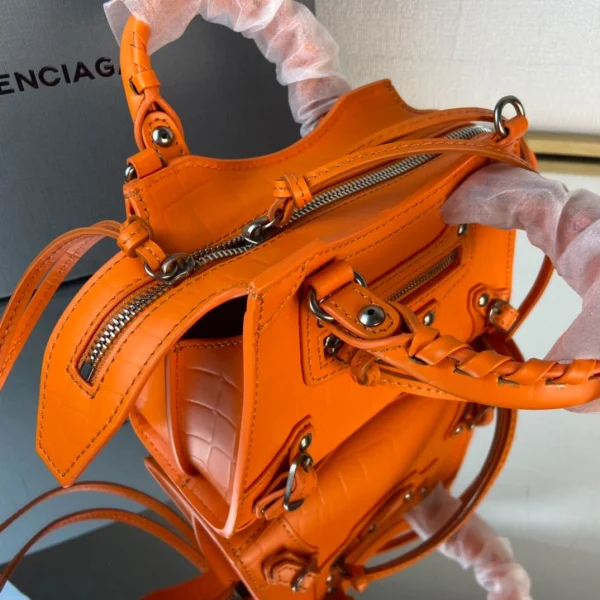Balenciag Size: 18cm