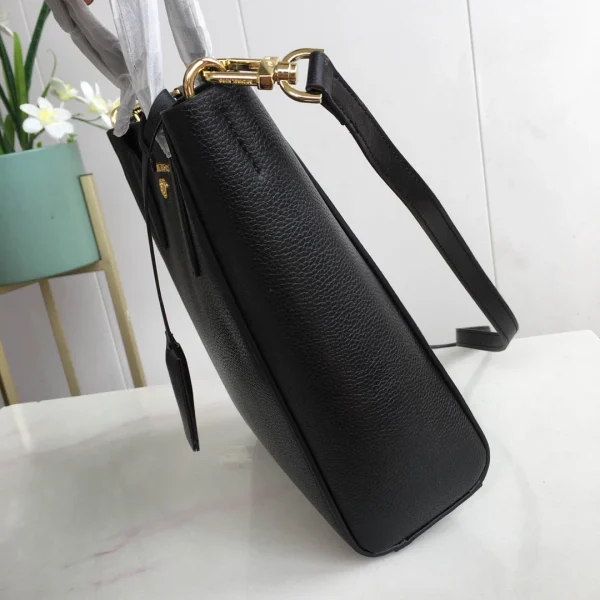 MK Sinclair Handbag Crossbody Model: 2113 Size: 25m Height: 25m Width: 9*300