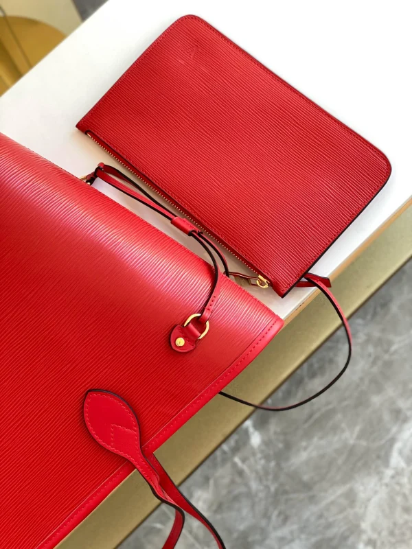 Louis Vuitton Size: 32x29x17cm
