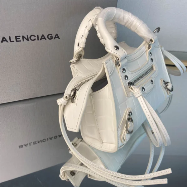 Balenciag* Neo Classic biker bag Size: 18