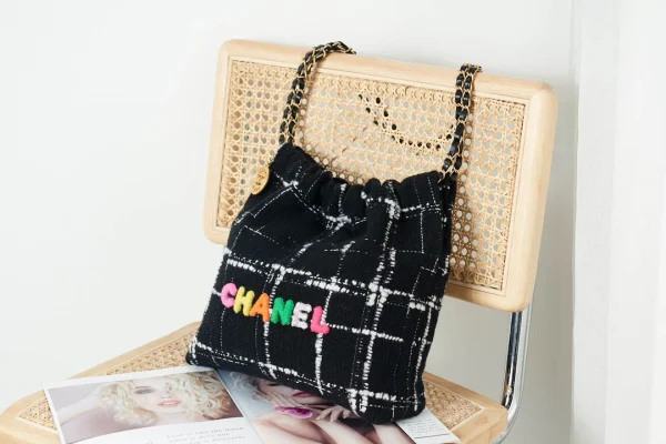 Black and white Size: 35cm 39cm