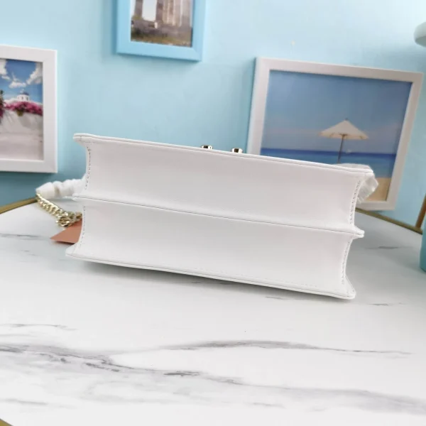 Miu Miu white Model: 5BD083 Size: 22X14X8cm