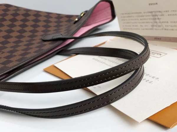 Louis Vuitton Size: 32*29*17cm