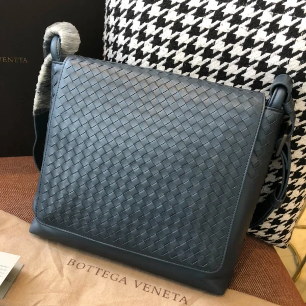 BV Briefcase Size: 32cm Blue