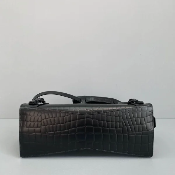Balenciag* Neo Classic Biker Bag Size: 1991 Medium: 25*33*13*20cm