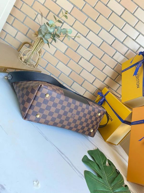 Louis Vuitton size£º28X28X14cm pocket 43cm