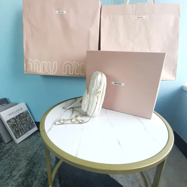 Matelasse metal chain shoulder strap with zipper pocket size: 17 2.5 9 Length: 115cm