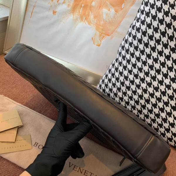 BV Briefcase Size: 37cm 98065