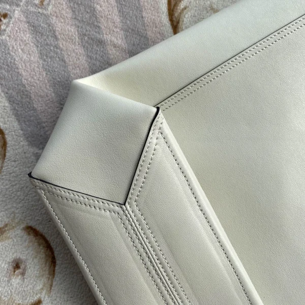 Epilogue Finale Series Model: 649577 Size: 35x32x11cm