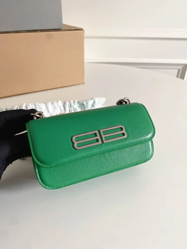 Crossbody bag Size: 19*10*7cm