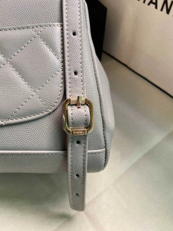 Backpack size: 19*20*12cm Model number: AS3530