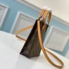 Louis Vuitton Size: 14.0 x 17.0 x 5.0 cm