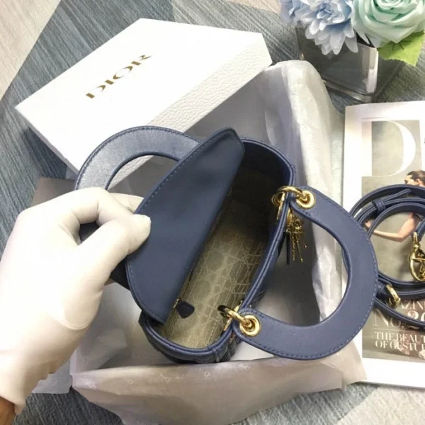 Blue Sheepskin Bag Size: 17cm