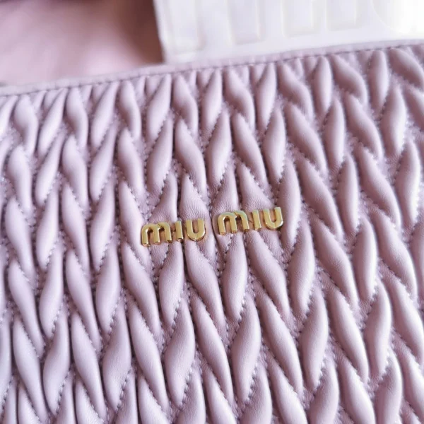 Miu Miu mini series handbag high 11cm long 17cm wide 7cm
