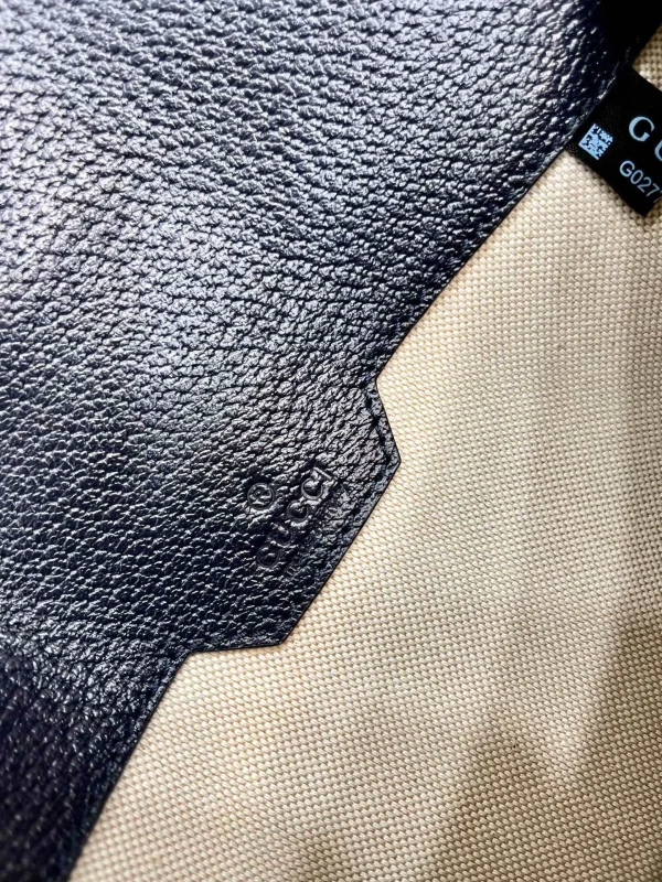 Model: 674081 Size: 22x17x3.5cm