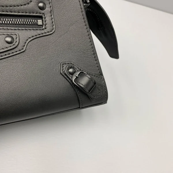 Model: 1992 Size: 16.5*22*9*14.5cm