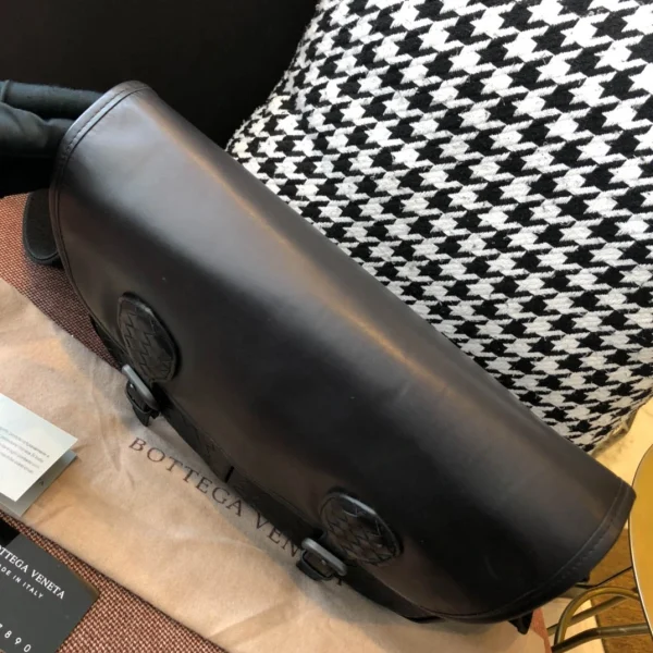 BV Briefcase Size: 32cm Black