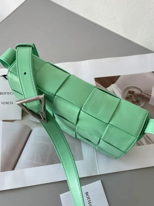 BV Cassette bag Size: 23x15cm 667298 Spring Green