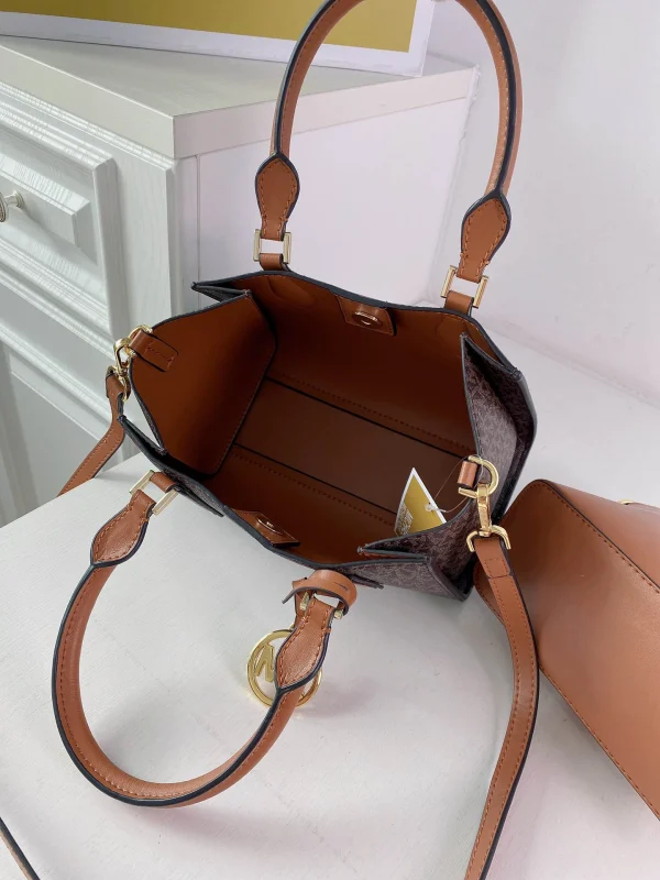 Michael kors MK jetset Size: 22cm*19cm*10cm